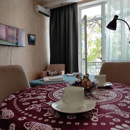 Tranquil Apartment In Vake Tbilisi Exteriör bild