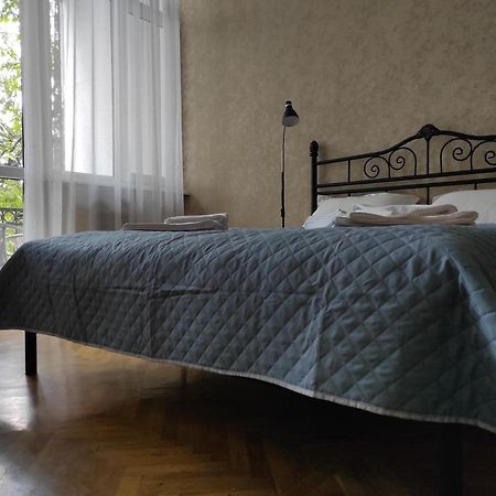 Tranquil Apartment In Vake Tbilisi Exteriör bild