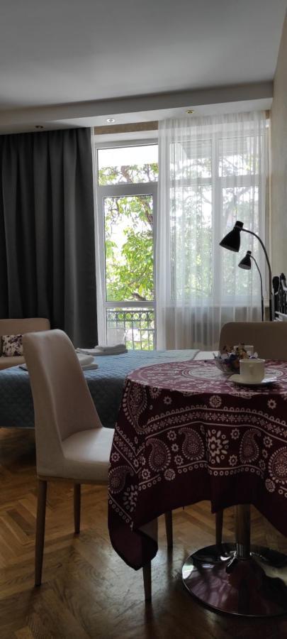 Tranquil Apartment In Vake Tbilisi Exteriör bild
