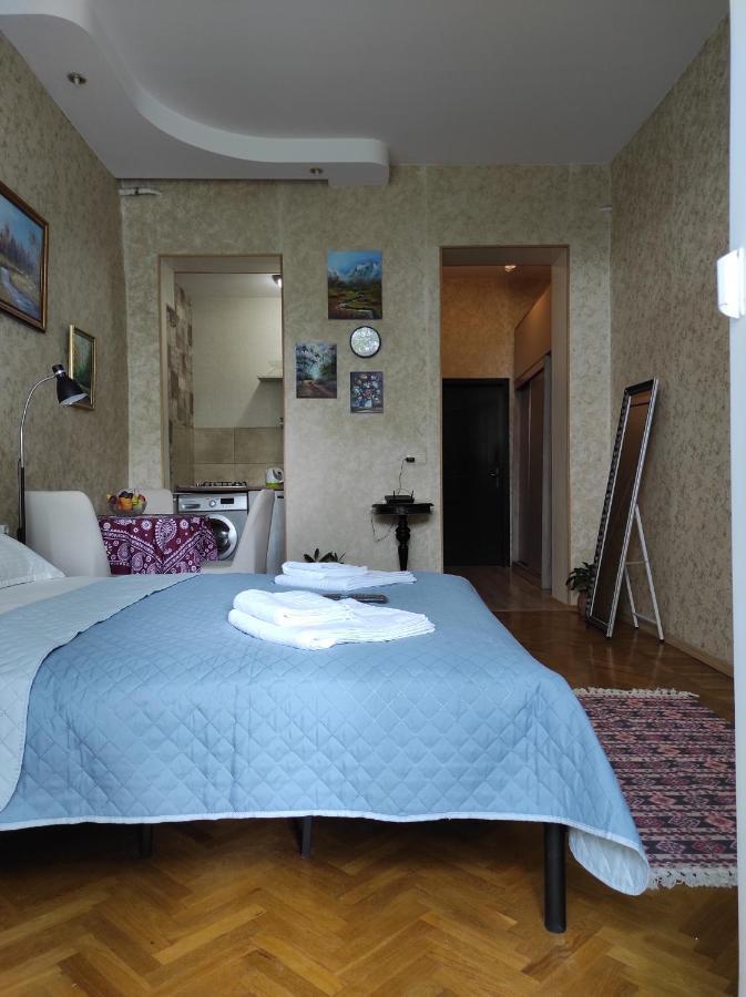 Tranquil Apartment In Vake Tbilisi Exteriör bild