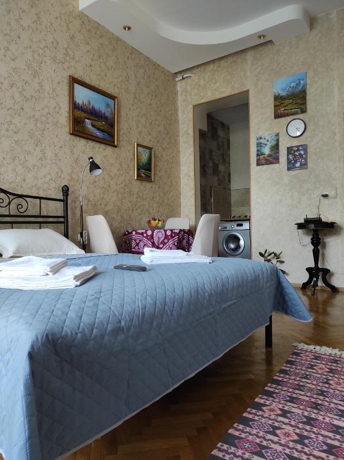 Tranquil Apartment In Vake Tbilisi Exteriör bild