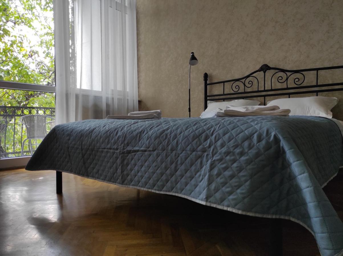 Tranquil Apartment In Vake Tbilisi Exteriör bild