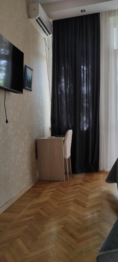 Tranquil Apartment In Vake Tbilisi Exteriör bild